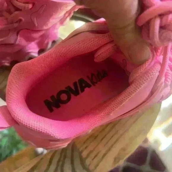 Nova Kids girl pink tennis size 4 very good condition. Pink lace up - Picture 5 of 11